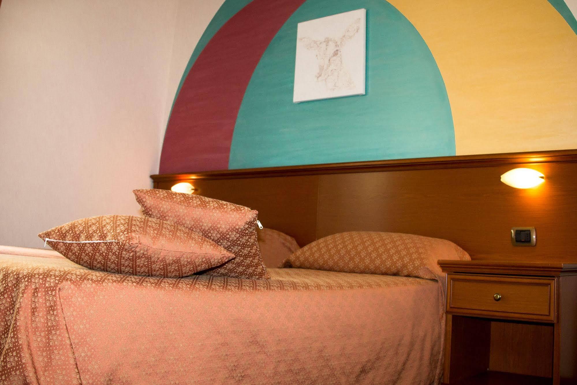 Crabun Hotel Пон-Сен-Мартен Экстерьер фото