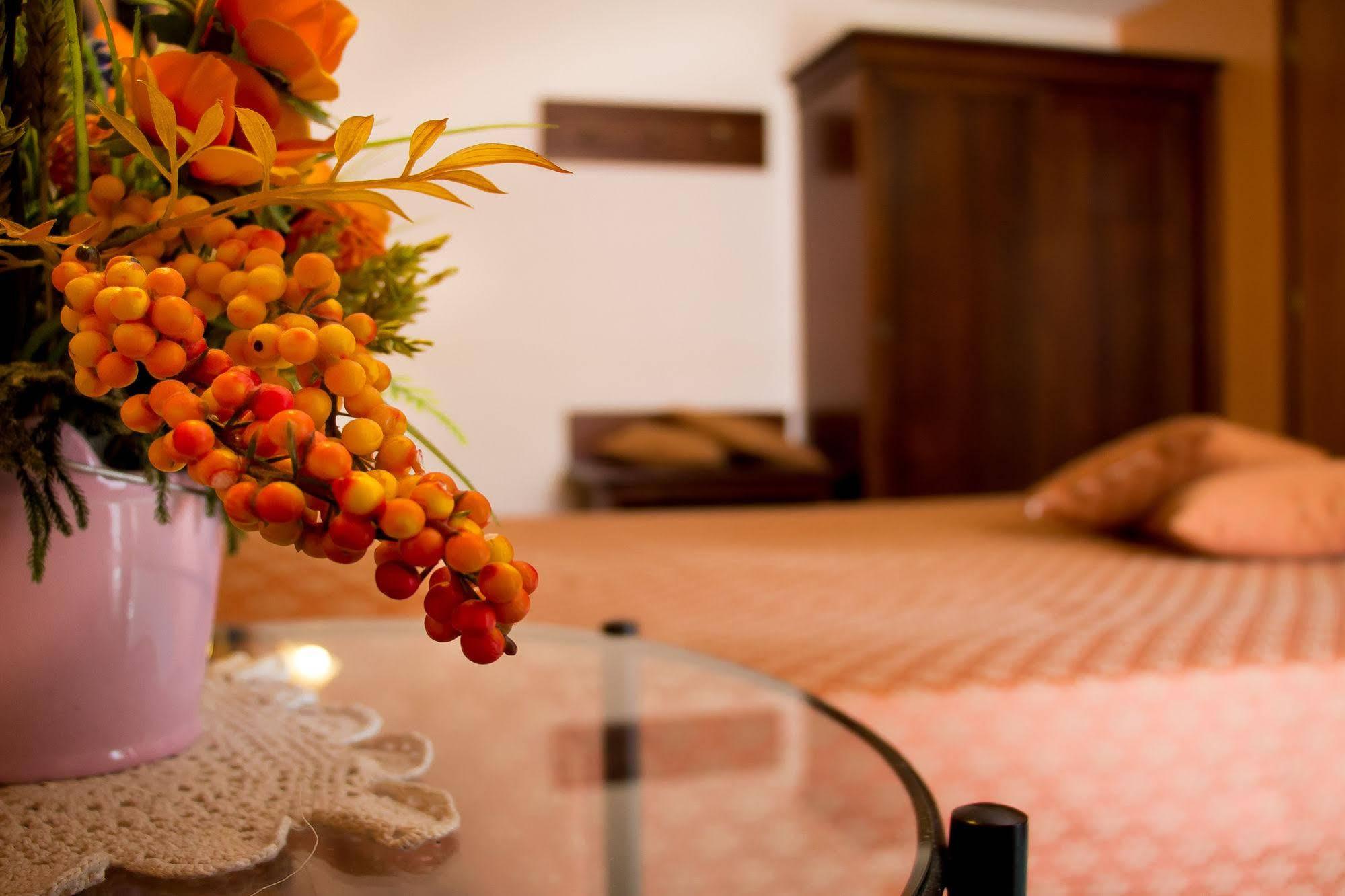 Crabun Hotel Пон-Сен-Мартен Экстерьер фото