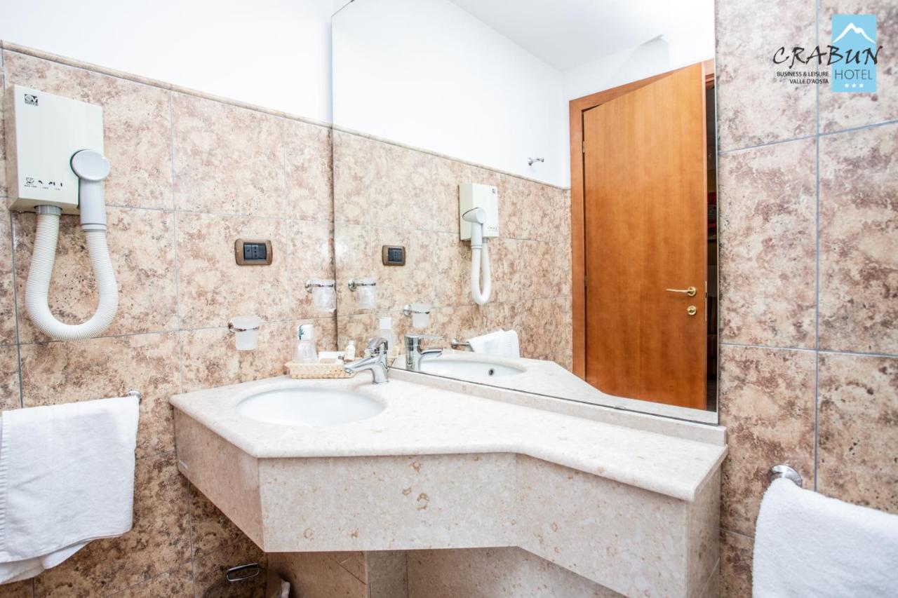 Crabun Hotel Пон-Сен-Мартен Экстерьер фото