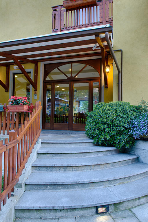 Crabun Hotel Пон-Сен-Мартен Экстерьер фото